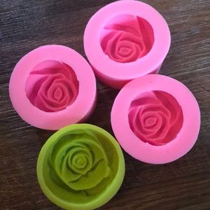 4 Rose silicone molds.